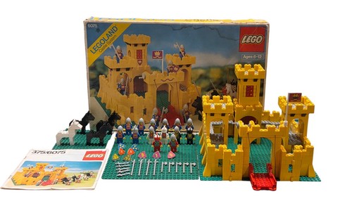 Lego yellow castle 6075 - castle,